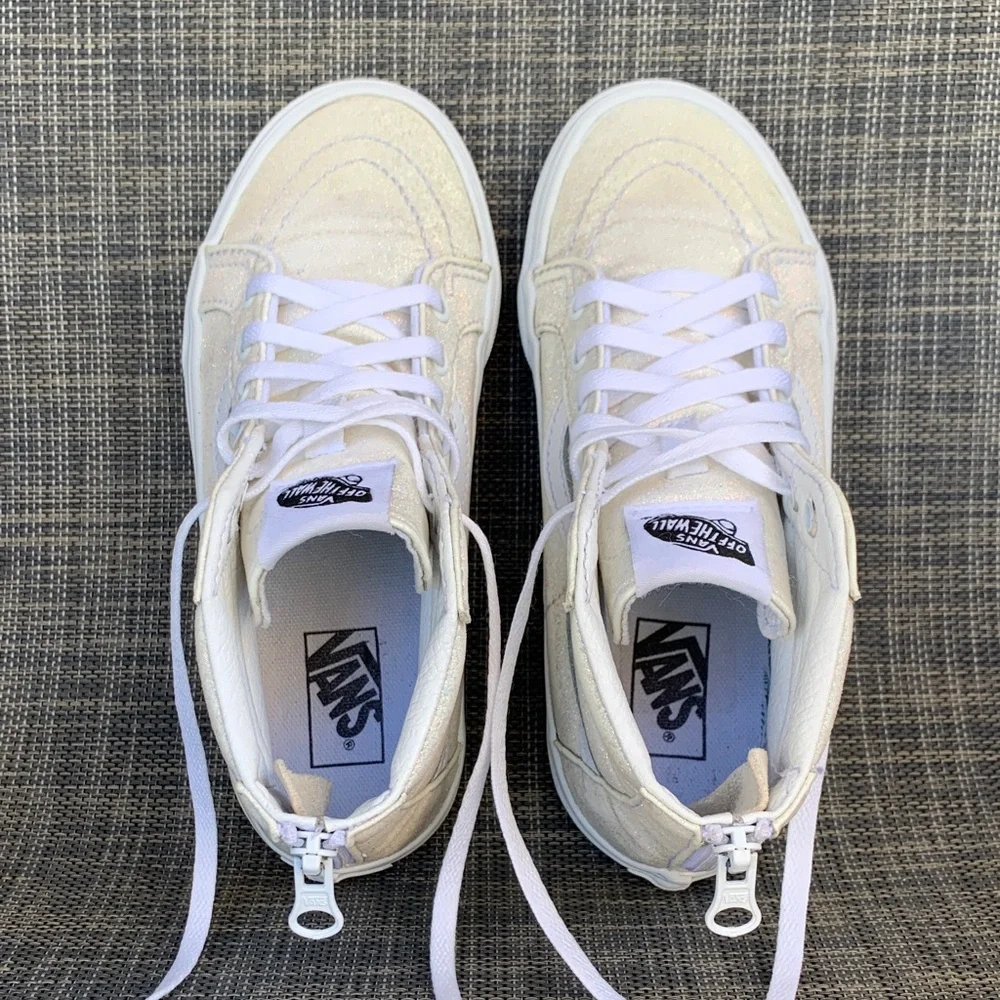Vans Kids Sk8-Hi Zip Glitter High-Top Sneakers in Cloud White Youth Girls size 2